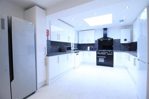 6 bedroom semi-detached house to rent, *From £120pppw excluding bills* Fletcher Road, Beeston, Nottingham - UON