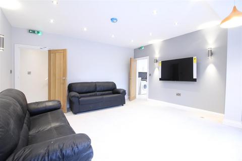 6 bedroom semi-detached house to rent, *From £120pppw excluding bills* Fletcher Road, Beeston, Nottingham - UON