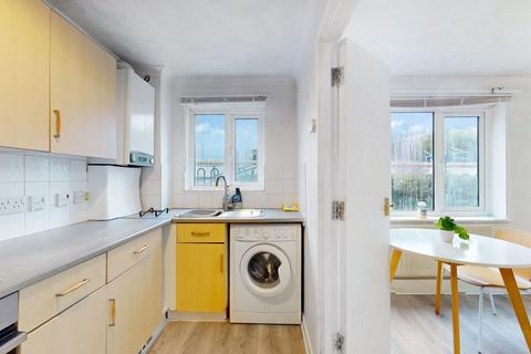 1 bedroom apartment for sale, Connaught Road, Silvertown