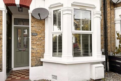 2 bedroom ground floor flat for sale, Richmond Road, London, E11