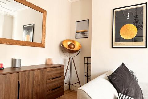 2 bedroom ground floor flat for sale, Richmond Road, London, E11