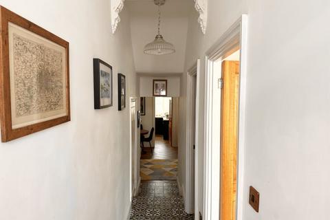 2 bedroom ground floor flat for sale, Richmond Road, London, E11