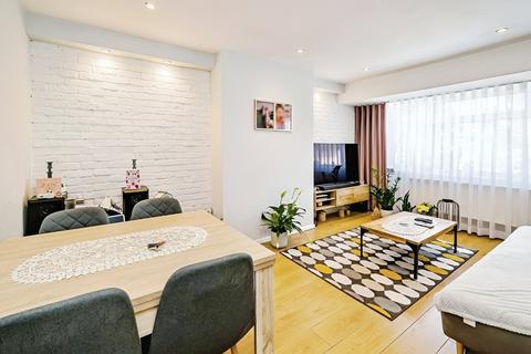 2 bedroom maisonette for sale, Adelphi Gardens, Slough SL1