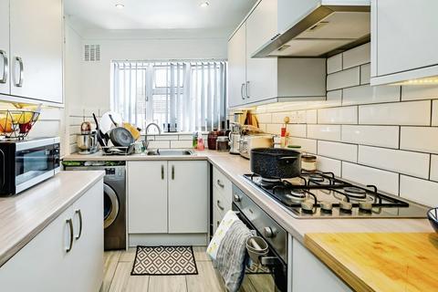 2 bedroom maisonette for sale, Adelphi Gardens, Slough SL1