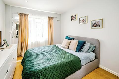 2 bedroom maisonette for sale, Adelphi Gardens, Slough SL1
