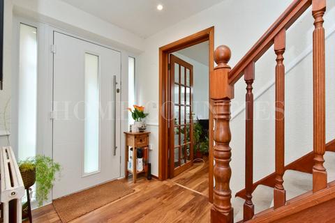 3 bedroom semi-detached house for sale, Albemarle Avenue, Potters Bar, EN6