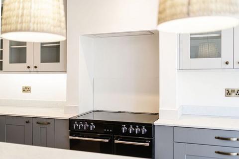 4 bedroom house to rent, King Charles Road, Surbiton KT5