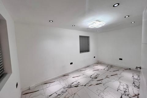 undefined, Turpin Road, Feltham TW14