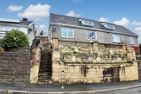 4 bedroom bungalow for sale, Farm Road, Crumlin, NP11