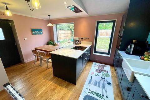 2 bedroom end of terrace house for sale, Lawrence Avenue, Wednesfield, Wolverhampton, WV11