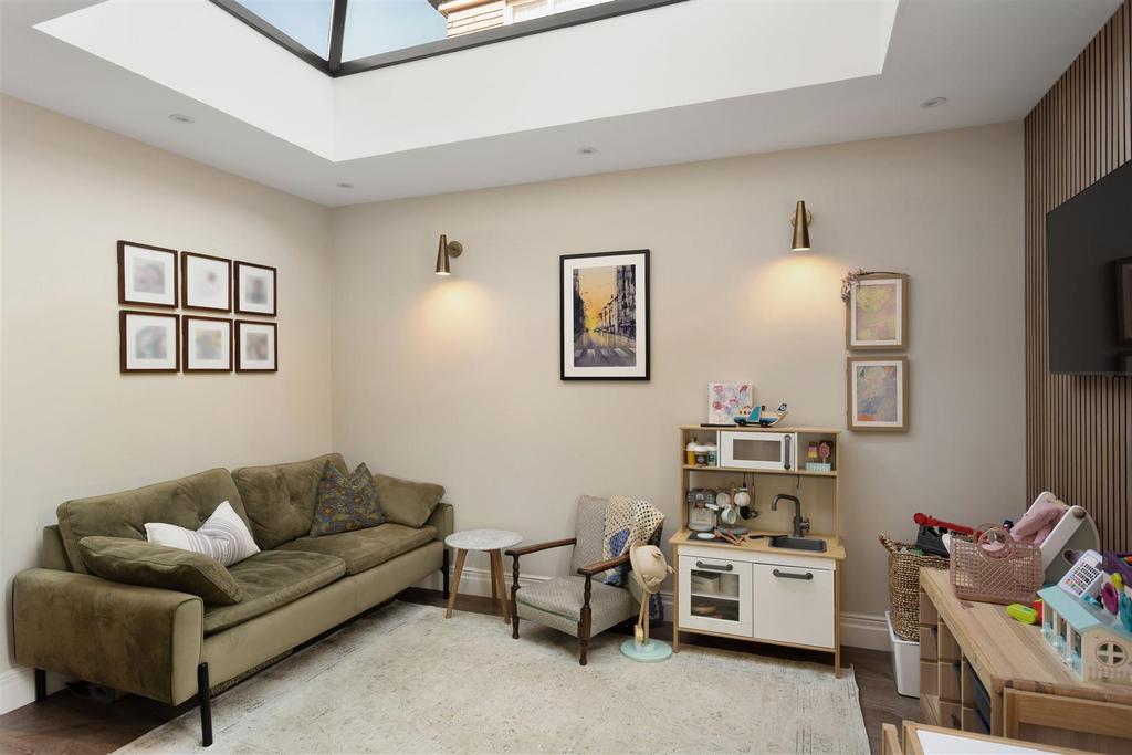 11 Whin Road 70.jpg