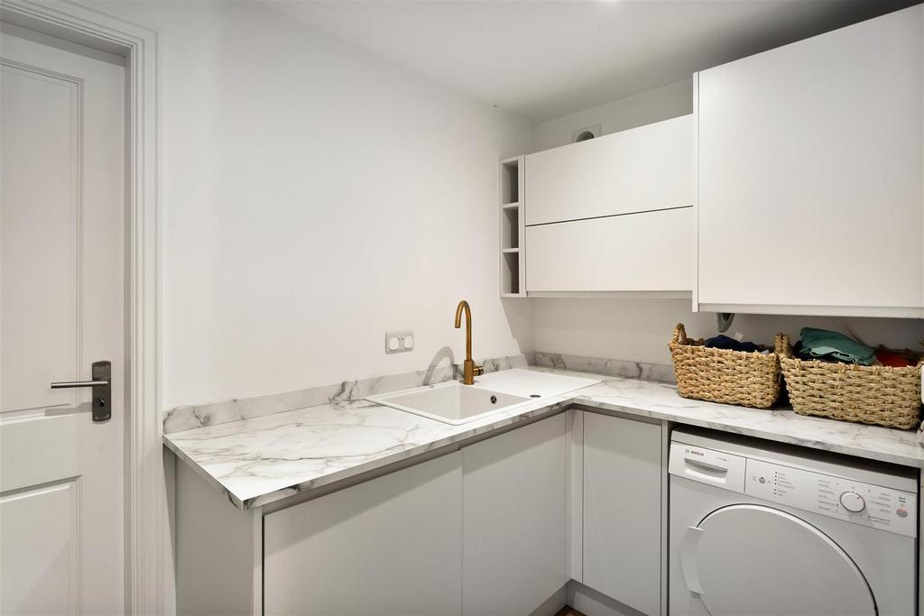 11 Whin Road 92.jpg