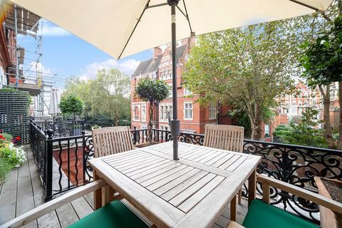 3 bedroom apartment to rent, Cadogan Square, London SW1X