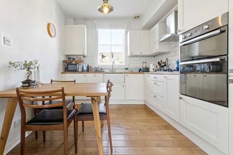 2 bedroom flat to rent, Branksome Road, London SW2
