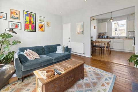 2 bedroom flat to rent, Branksome Road, London SW2