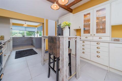 4 bedroom detached house for sale, Meifod
