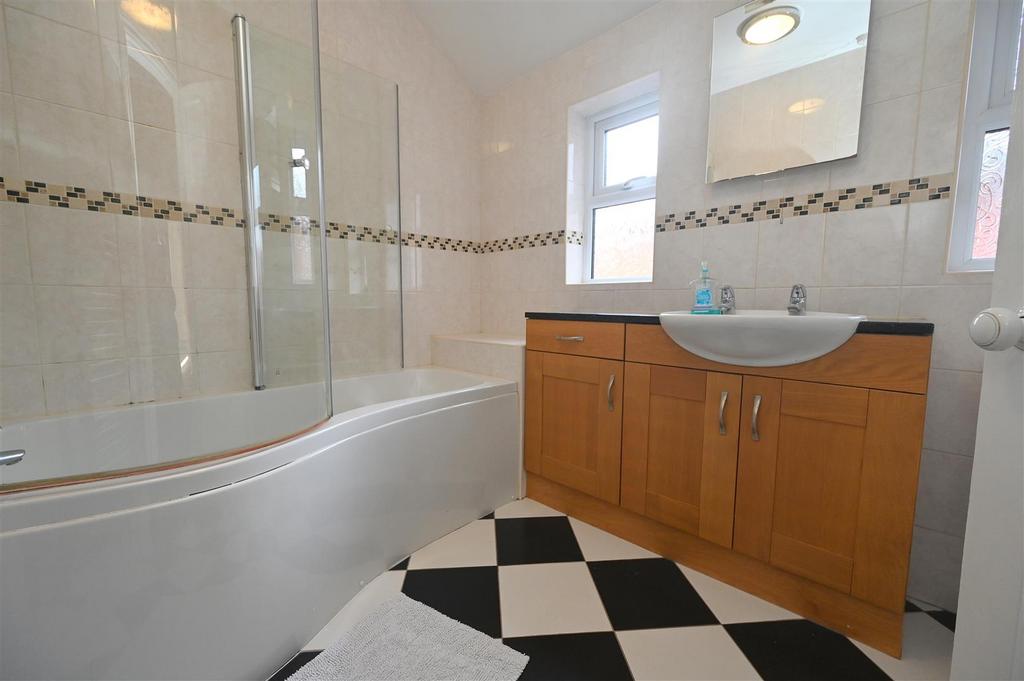 Bathroom2.JPG