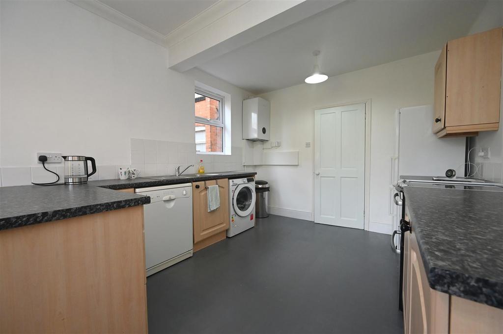 Kitchen1.JPG