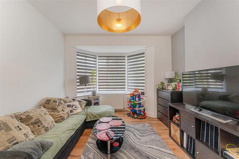 2 bedroom flat for sale, Stanmore Road, London, N15