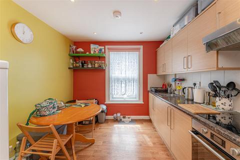 2 bedroom flat for sale, Stanmore Road, London, N15