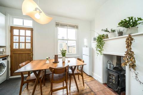 3 bedroom flat for sale, Doverfield Road, London SW2
