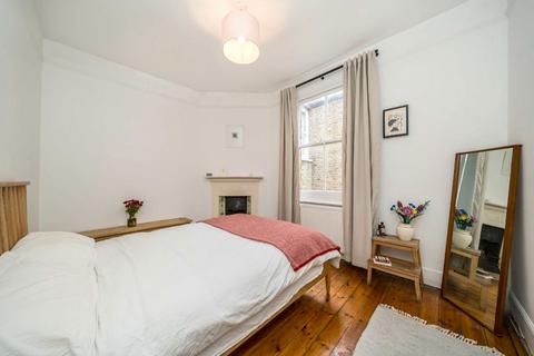 3 bedroom flat for sale, Doverfield Road, London SW2