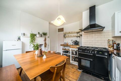3 bedroom flat for sale, Doverfield Road, London SW2