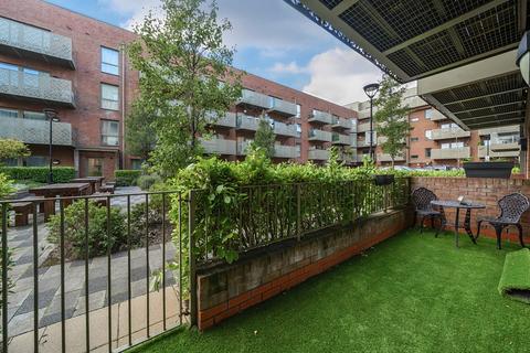 2 bedroom apartment for sale, Lomond Grove, London