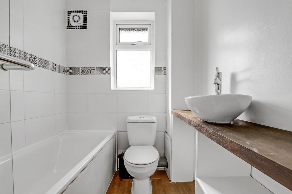 15-ef1f JHProp Wpen - 14 Evelina Court - 40.jpg