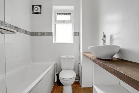 3 bedroom flat for sale, Evelina Road, Penge, London,