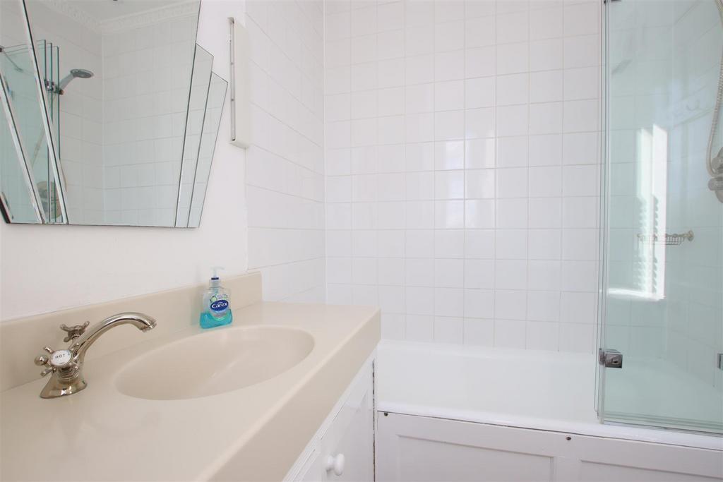 Ensuite.JPG