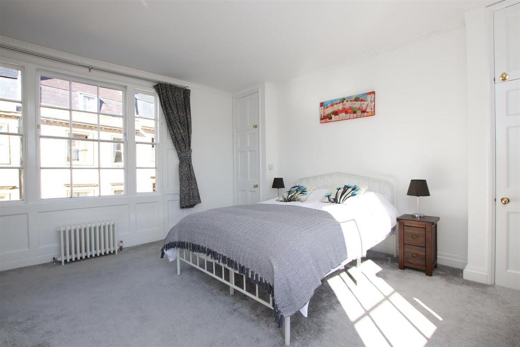 Bedroom one (2).JPG