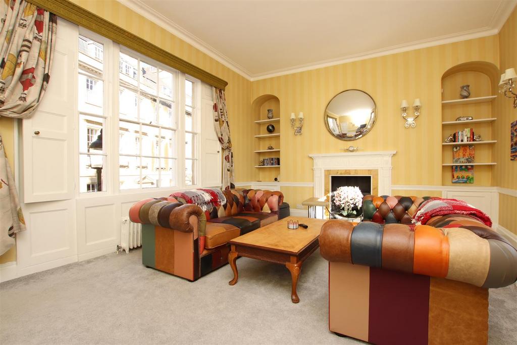Living room (2).JPG