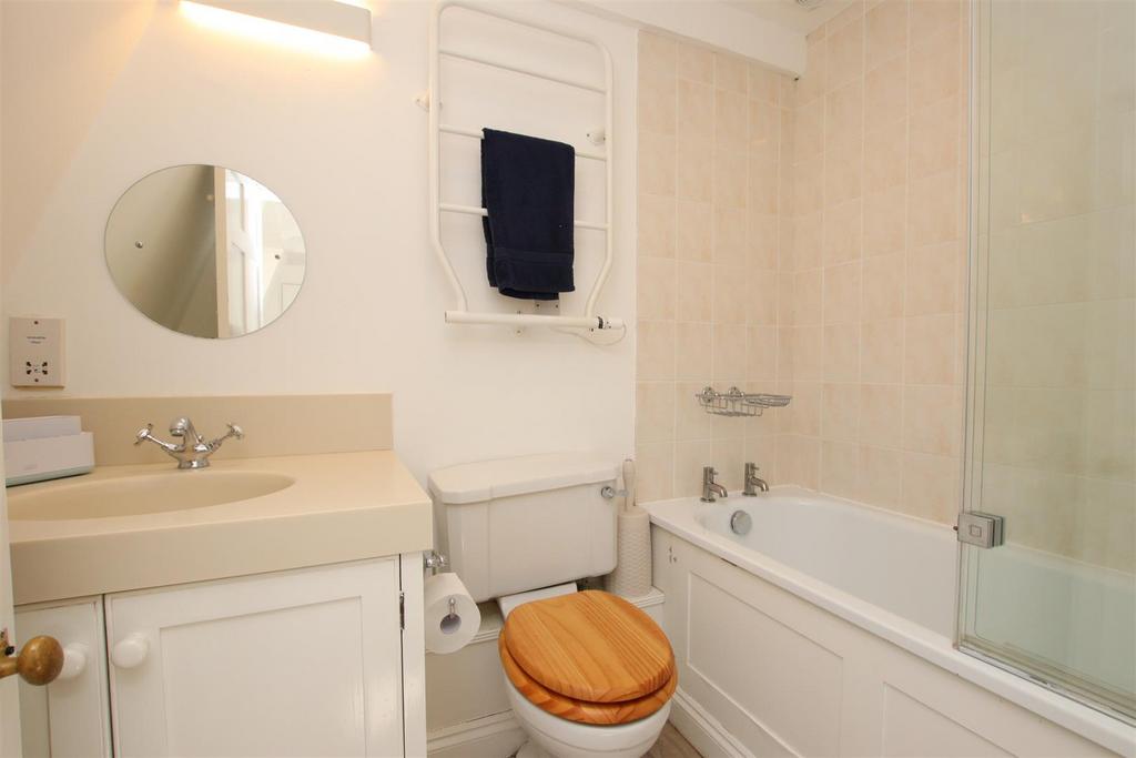 Ensuite (2).JPG