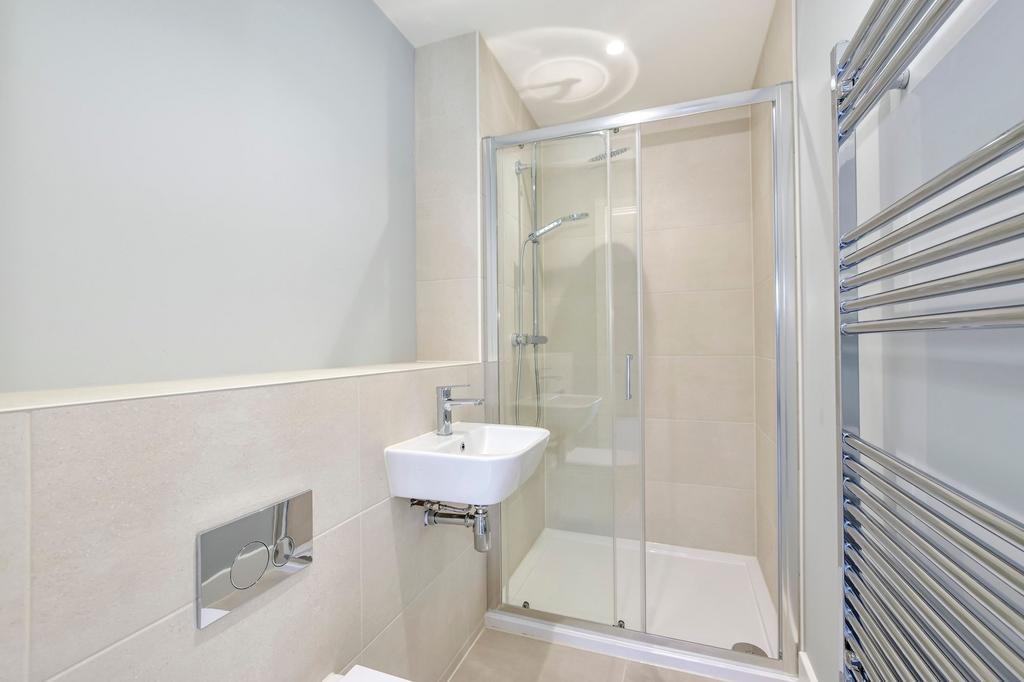 En suite to Bedroom 2
