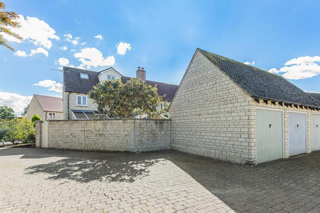 Garden Studio - Parking Area.jpg