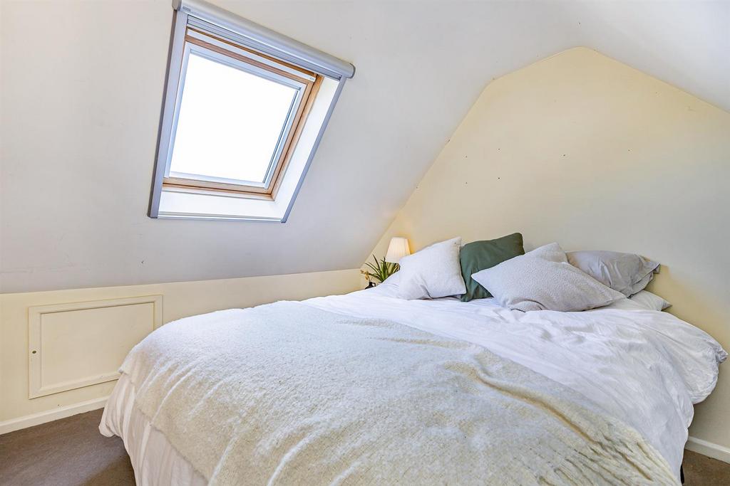 Bedroom 4.jpg