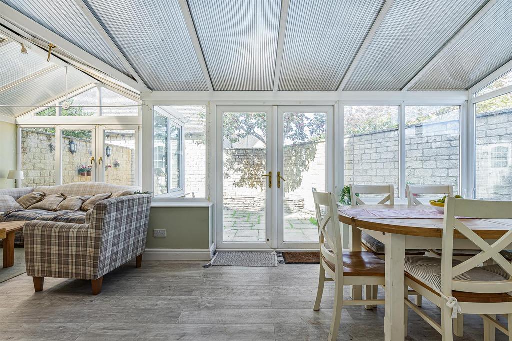 Conservatory - Family Room 2.jpg