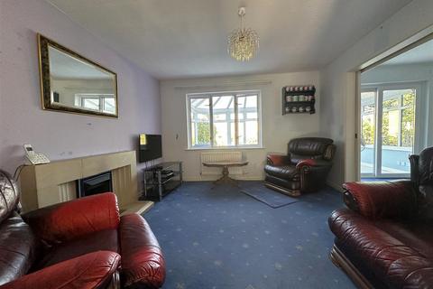 16 Awdry Close, Chippenham, SN14 0TQ