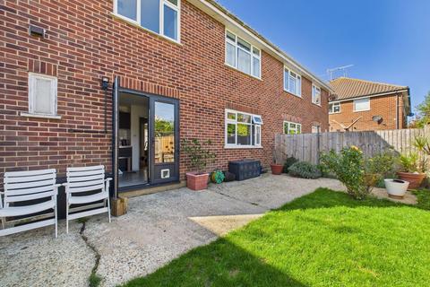 2 bedroom flat for sale, Chesham Close, Goring-by-Sea, Worthing, BN12