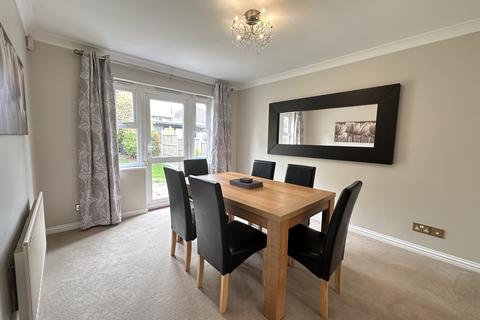8 Dickens Way, Romford, RM1 4GQ