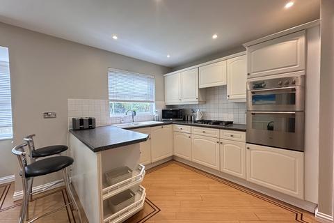 8 Dickens Way, Romford, RM1 4GQ