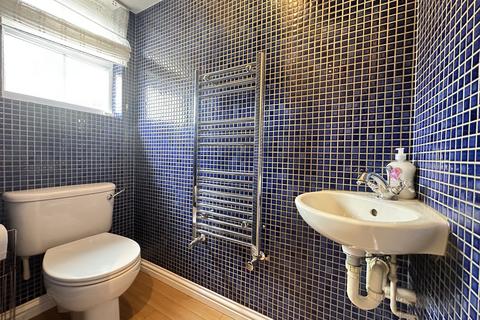 8 Dickens Way, Romford, RM1 4GQ