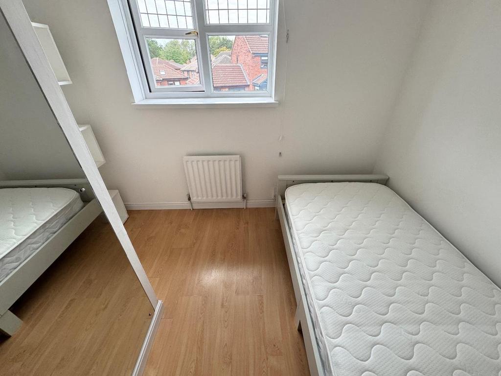 Bedroom ( front)
