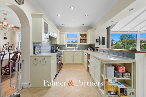 3 bedroom detached house for sale, Sudbury Road, Halstead, Essex, CO9