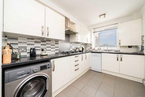 2 bedroom flat for sale, Gordon Road, London W5