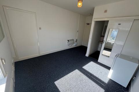 Property to rent, Holdenhurst Road, Bournemouth, BH8