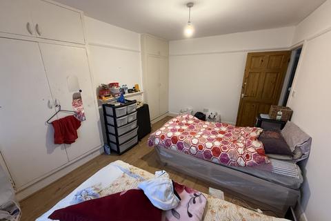 undefined, Sutton Hall Road, HOUNSLOW, Greater London, TW5