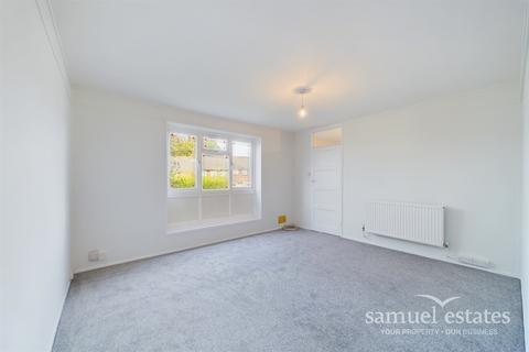 3 bedroom semi-detached house to rent, Castle Hill Avenue, New Addington, Croydon, CR0