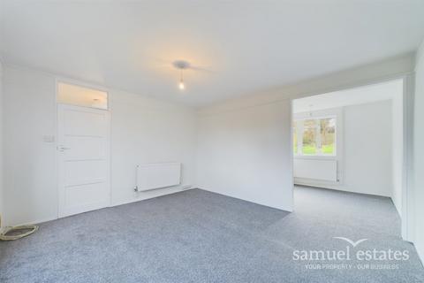 3 bedroom semi-detached house to rent, Castle Hill Avenue, New Addington, Croydon, CR0